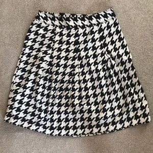Classic houndstooth skirt